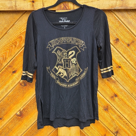 Universal Tops - Universal Studios Harry Potter Hogwarts Shirt